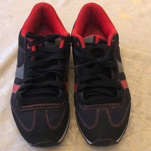 Men’s Globe Size 11 Sneakers